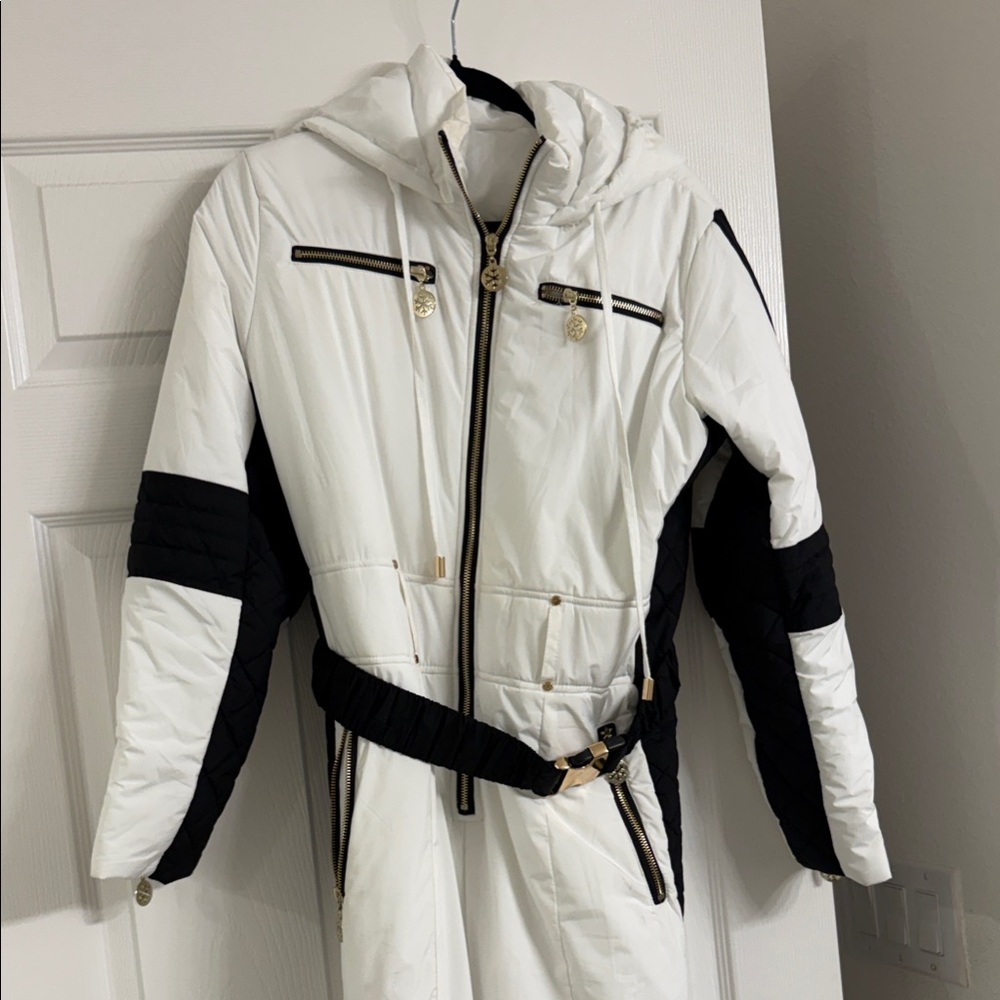 Stylish Women's White and black snowsui